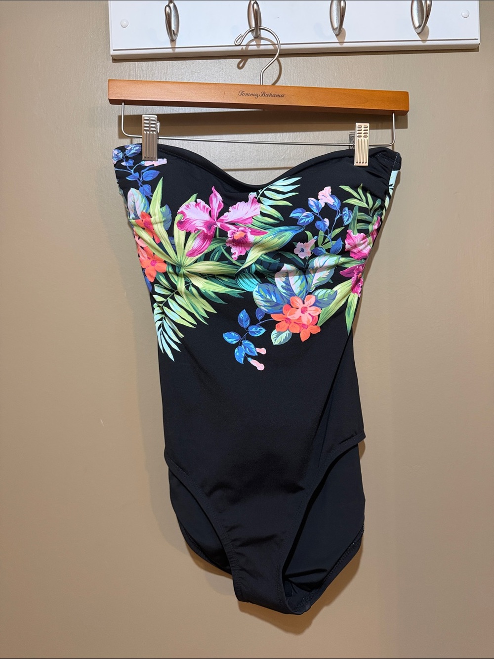 Tommy Bahama Coastal Gardens Strapless One Piece - SS300423